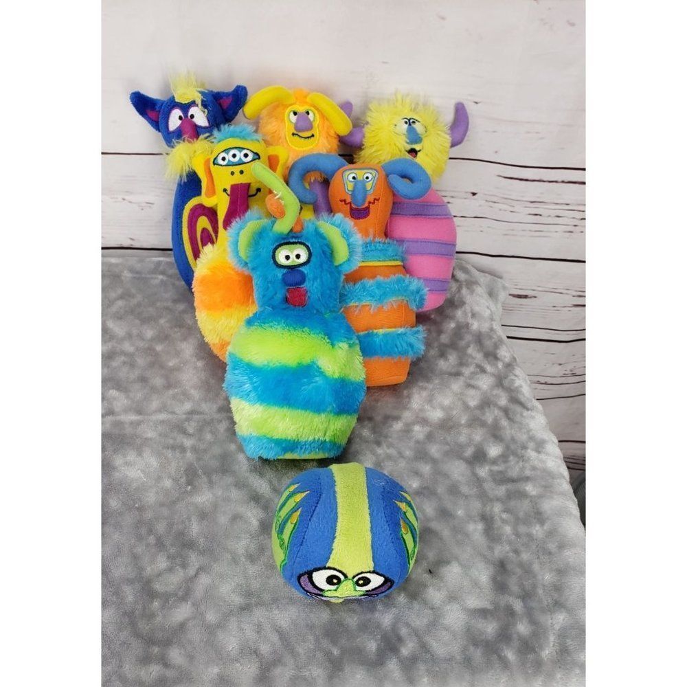 Monster‎ Wacky Bowling Set 6 Furry Funky Pins Beast Ball Preschool Kids